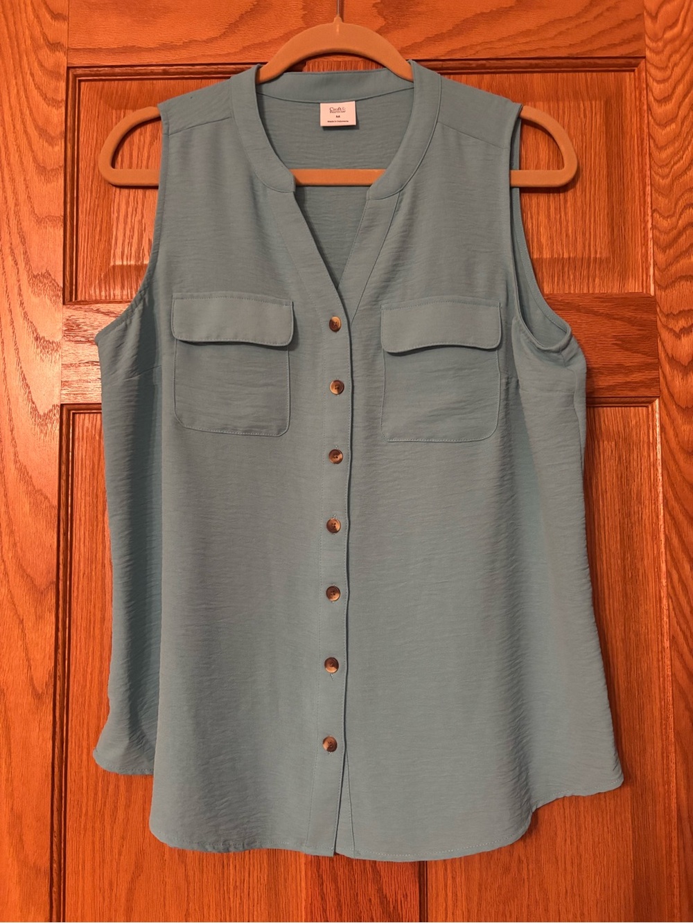 NWOT croft & barrow Sleeveless Button-Front Top in Dusty Blue